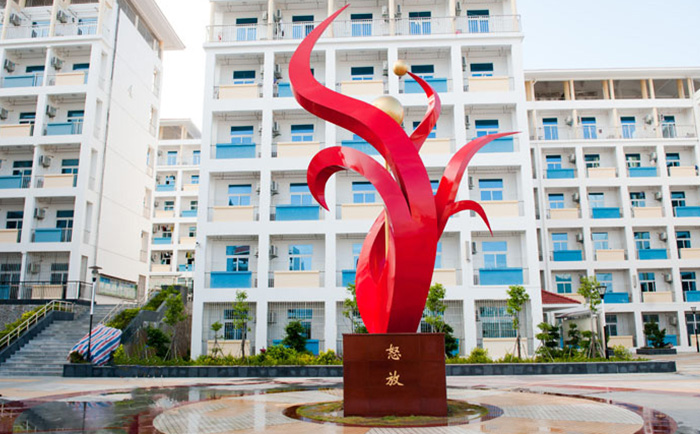 定制不銹鋼雕塑怎么選比較好？